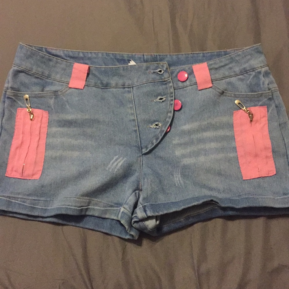 Jean short shorts with pink